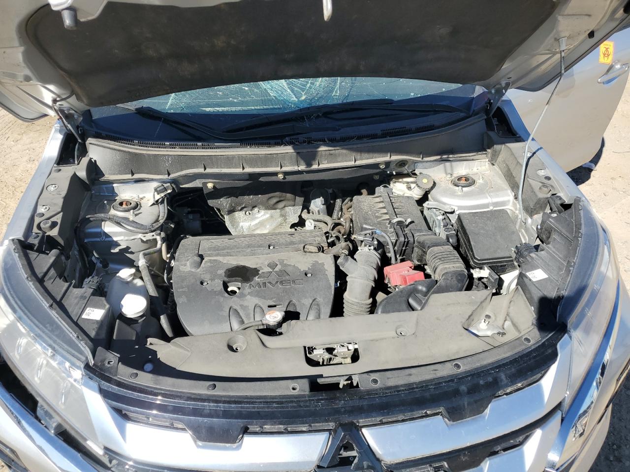 MITSUBISHI OUTLANDER SE