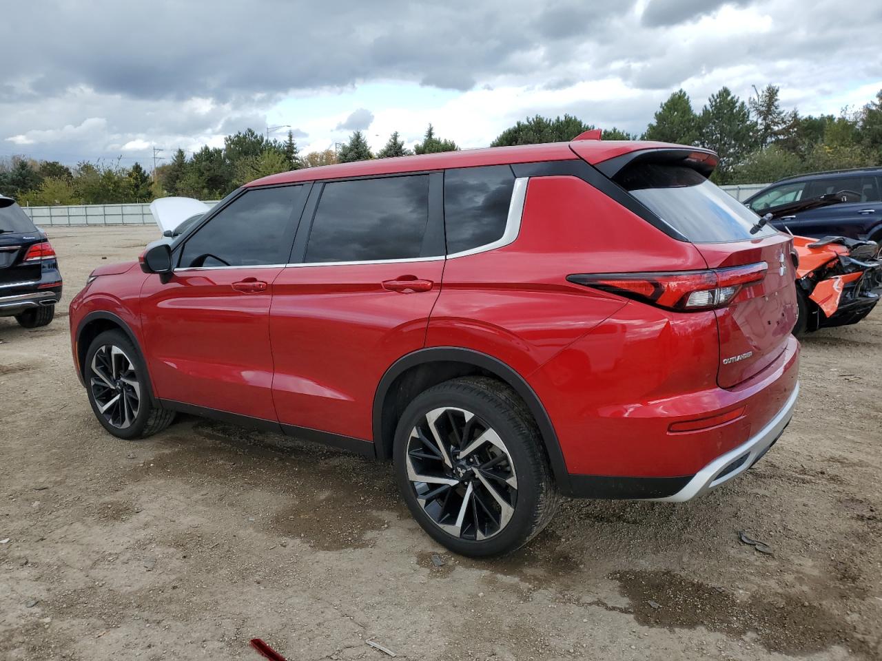 MITSUBISHI OUTLANDER SE