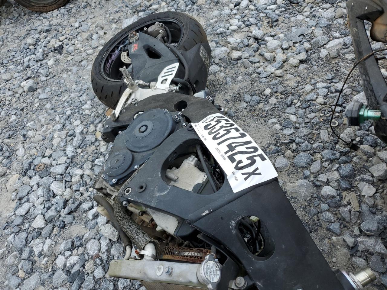 Lot #3305400312 2005 SUZUKI GSX-R600 K