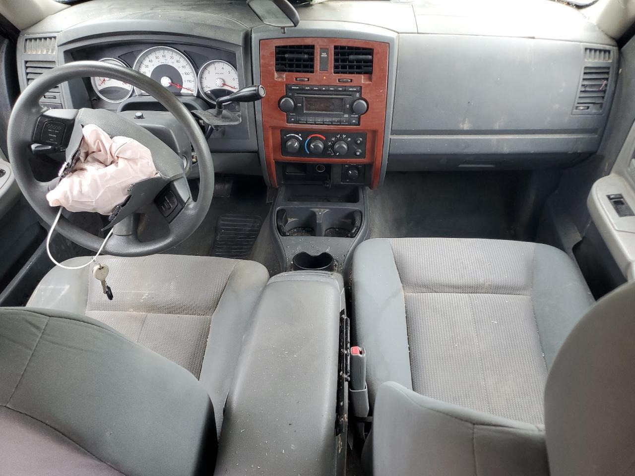 Lot #3262690117 2005 DODGE DAKOTA QUA