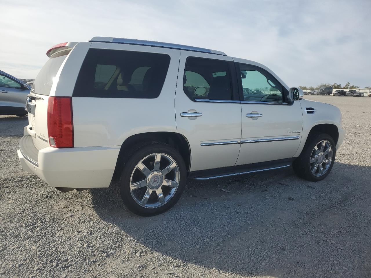 CADILLAC ESCALADE LUXURY