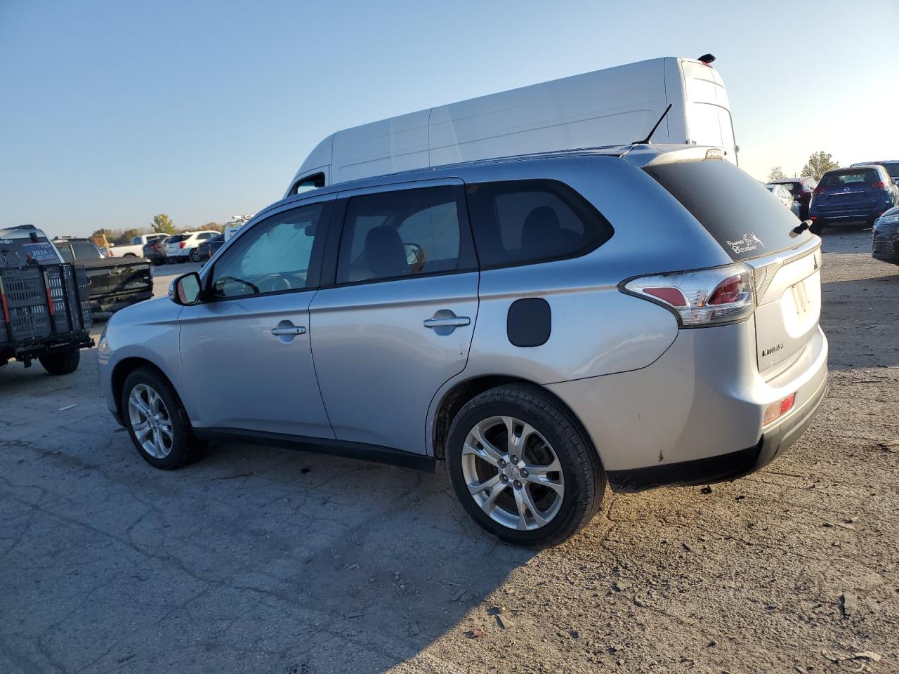 MITSUBISHI OUTLANDER SE