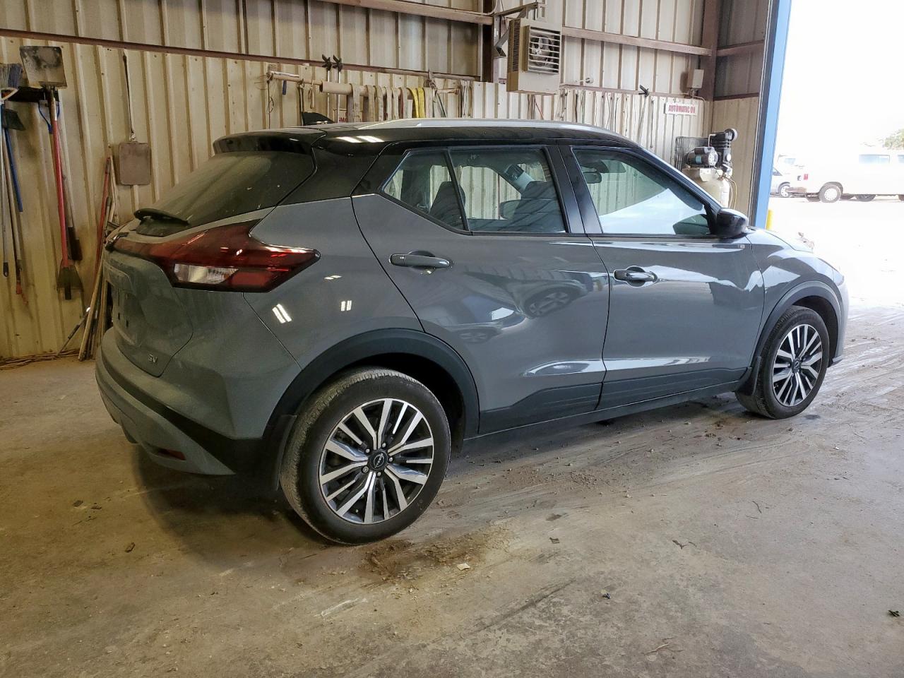 NISSAN KICKS SV