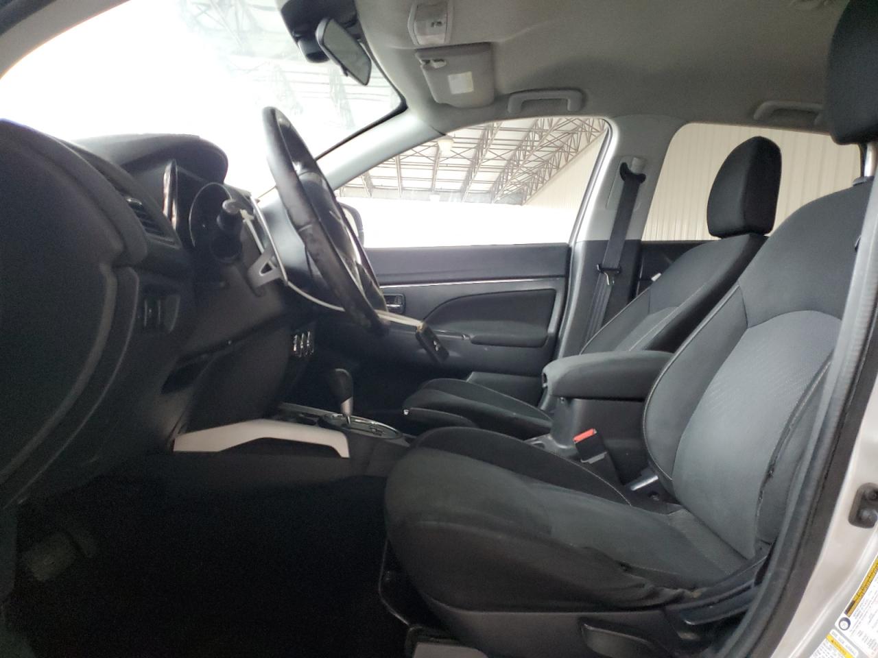 MITSUBISHI OUTLANDER SE