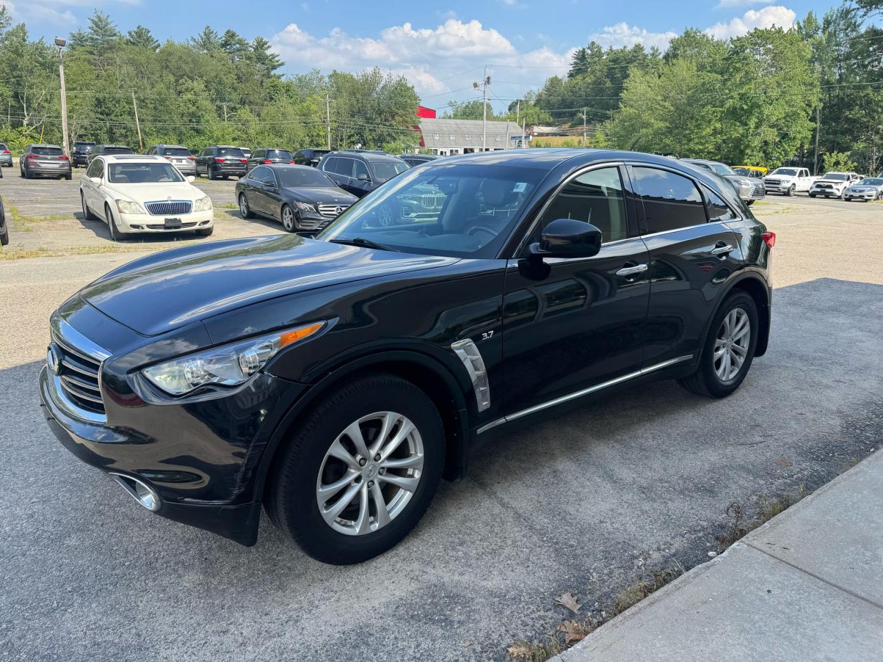 INFINITI QX70