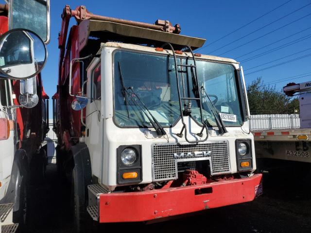 Global Auto Auctions: 2005 MACK 600 MR600