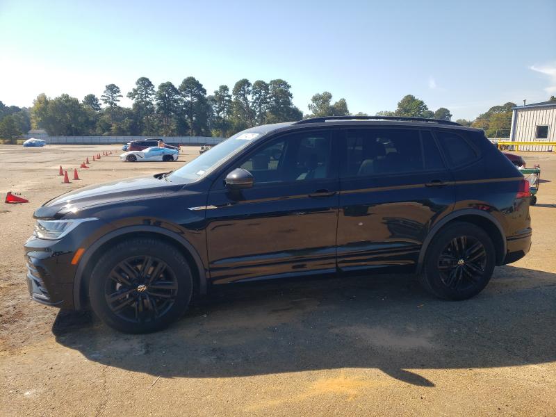 Global Auto Auctions: 2022 VOLKSWAGEN TIGUAN SE R-LINE BLACK