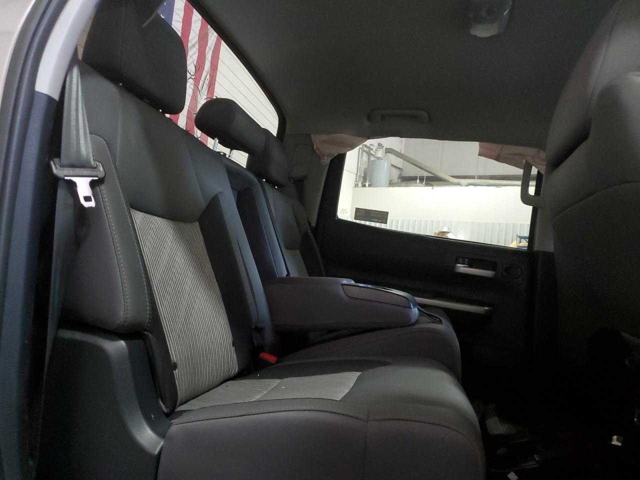 TOYOTA TUNDRA CREWMAX SR5