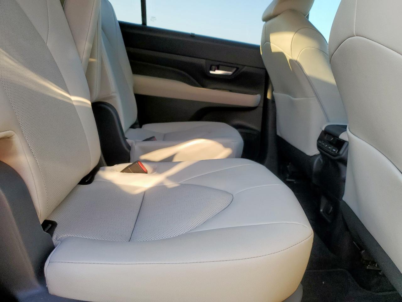 TOYOTA HIGHLANDER XLE