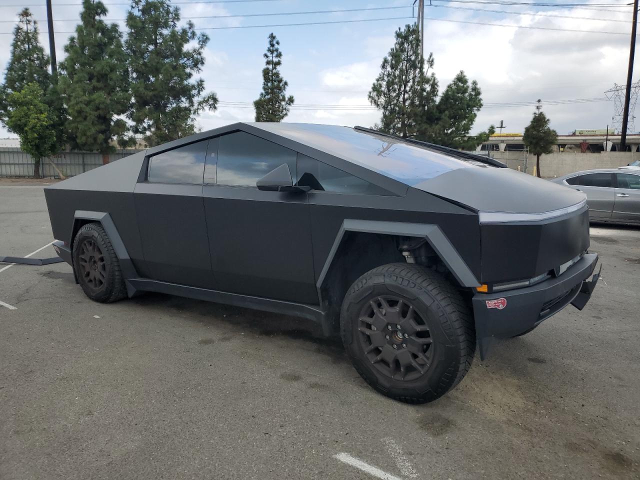 TESLA CYBERTRUCK