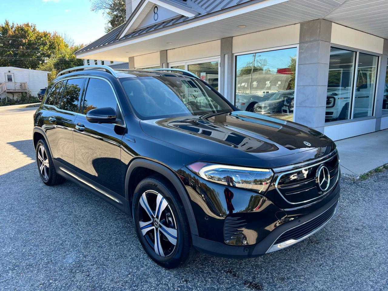 MERCEDES-BENZ EQB 300 4MATIC