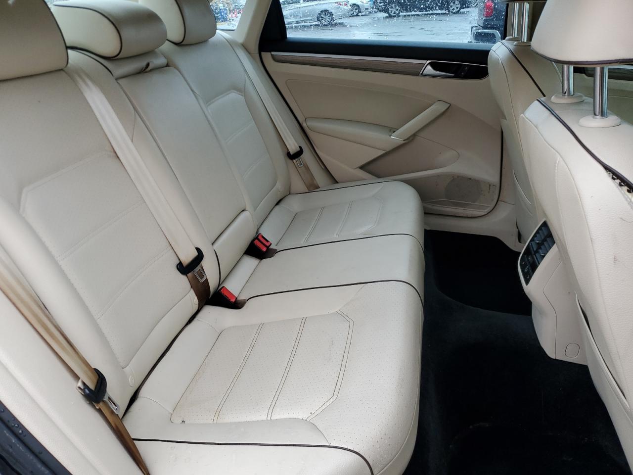 VOLKSWAGEN PASSAT SE