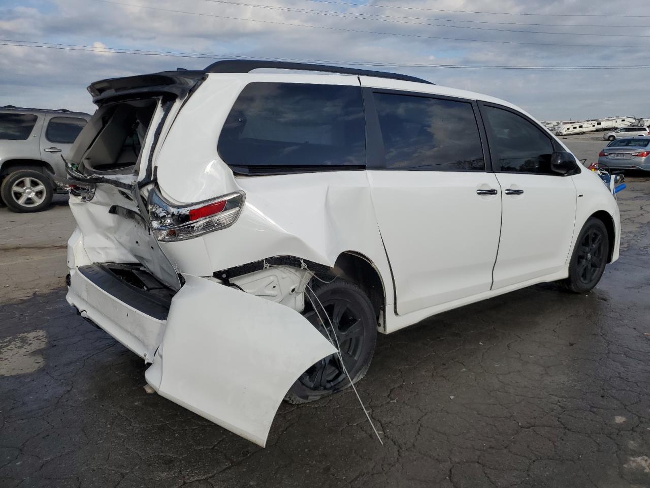 TOYOTA SIENNA SE