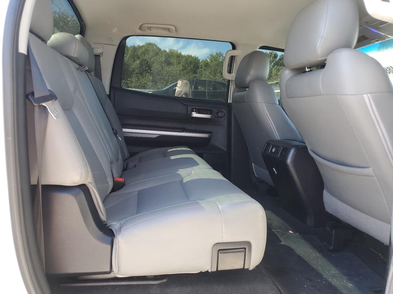 TOYOTA TUNDRA CREWMAX SR5