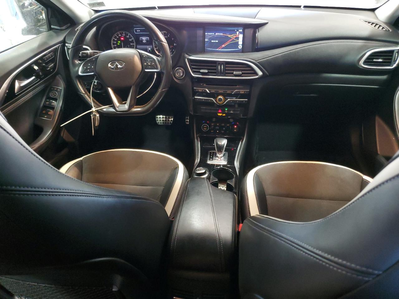 INFINITI QX30 BASE