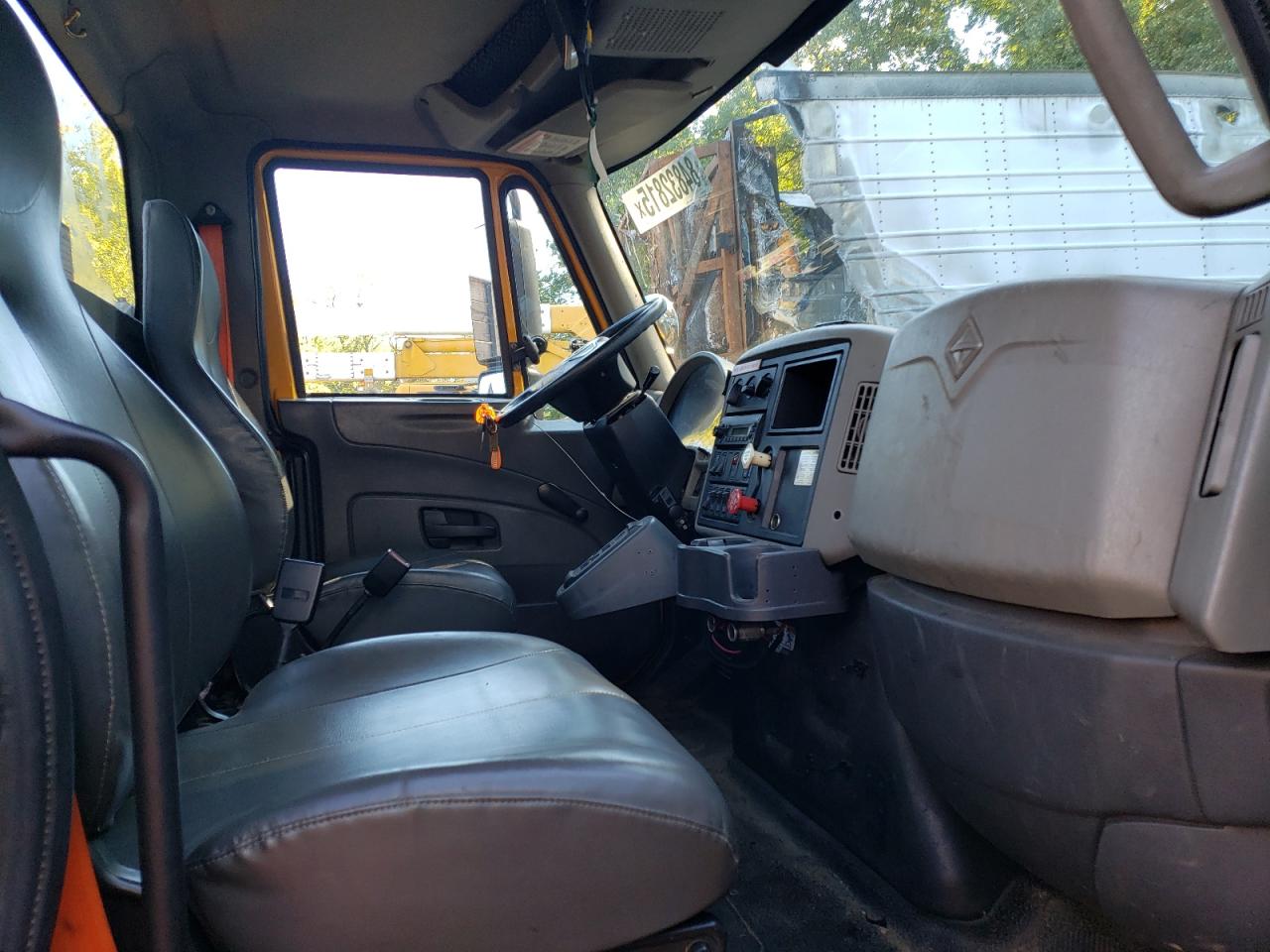 Lot #3258832789 2011 INTERNATIONAL 4400