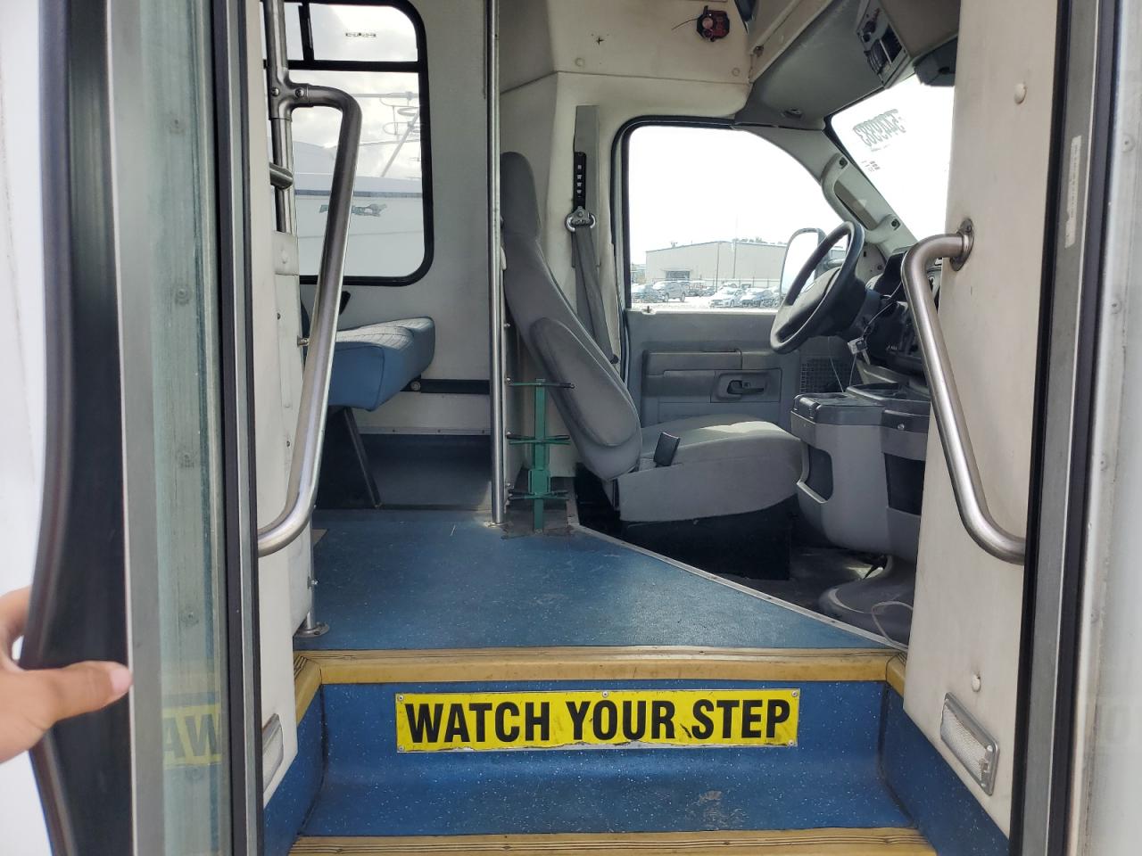 FORD ECONOLINE E450 SUPER DUTY CUTAWAY VAN