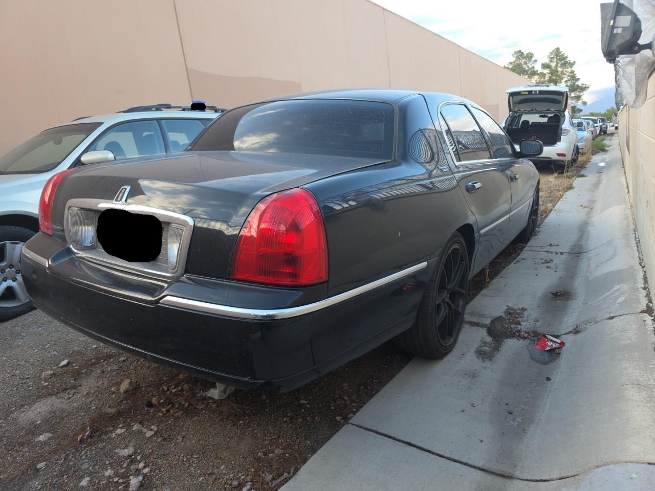 LINCOLN TOWN CAR SIGNATURE LIMITED