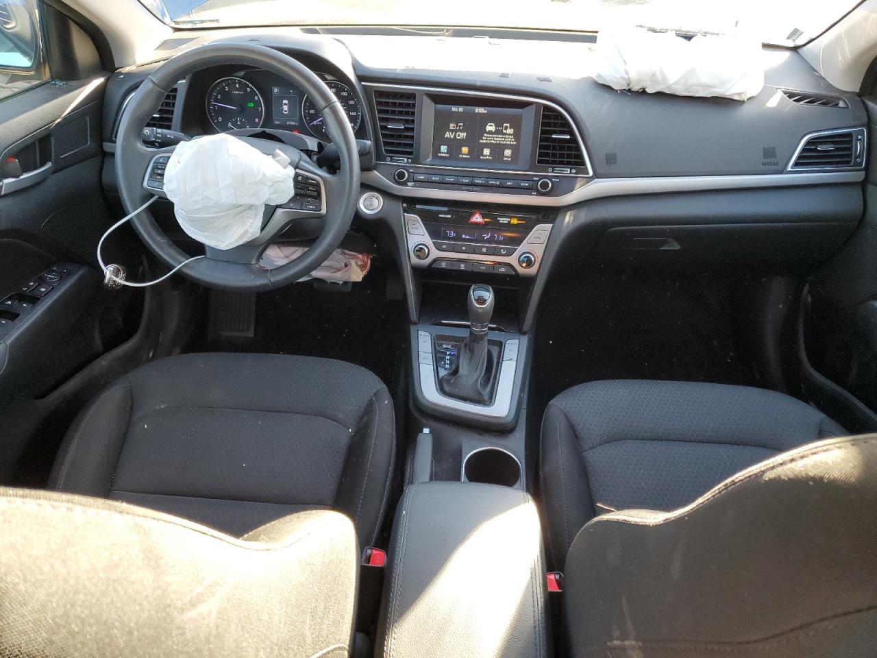 HYUNDAI ELANTRA SE