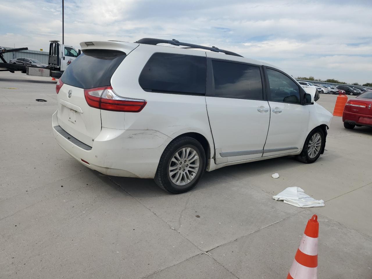 TOYOTA SIENNA XLE