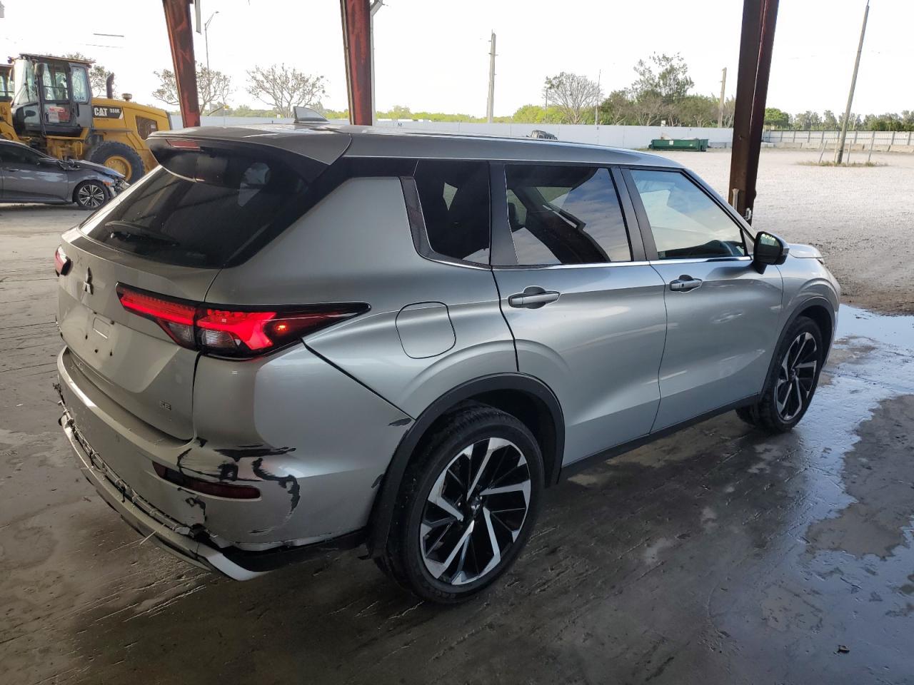 MITSUBISHI OUTLANDER SE