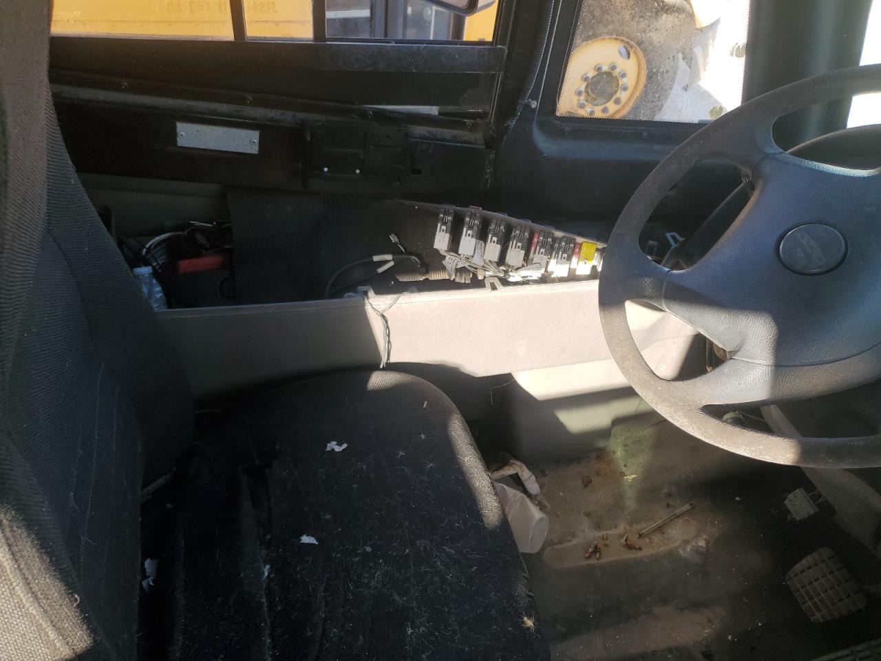 Lot #3273851185 2009 FREIGHTLINER SAF-T-LINER C2