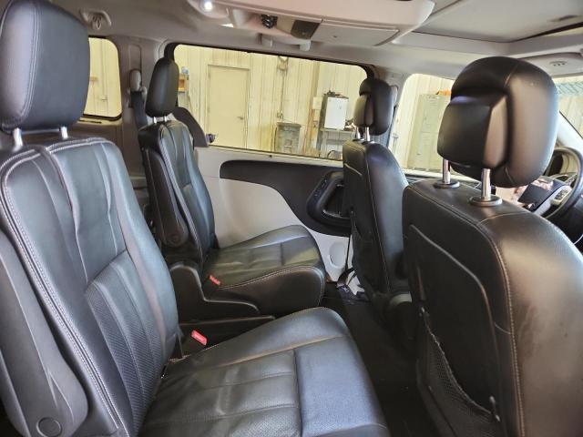 2016 CHRYSLER TOWN & COU - 2C4RC1CG3GR113356