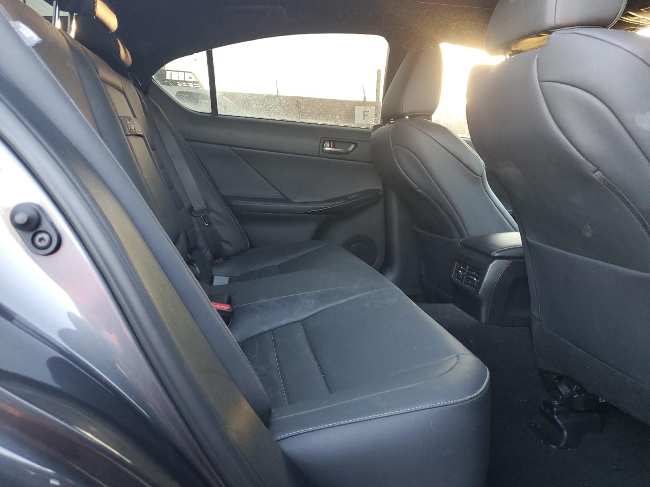 LEXUS IS 350 F SPORT DESIGN