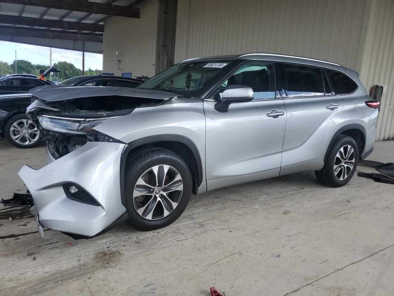 TOYOTA HIGHLANDER XLE