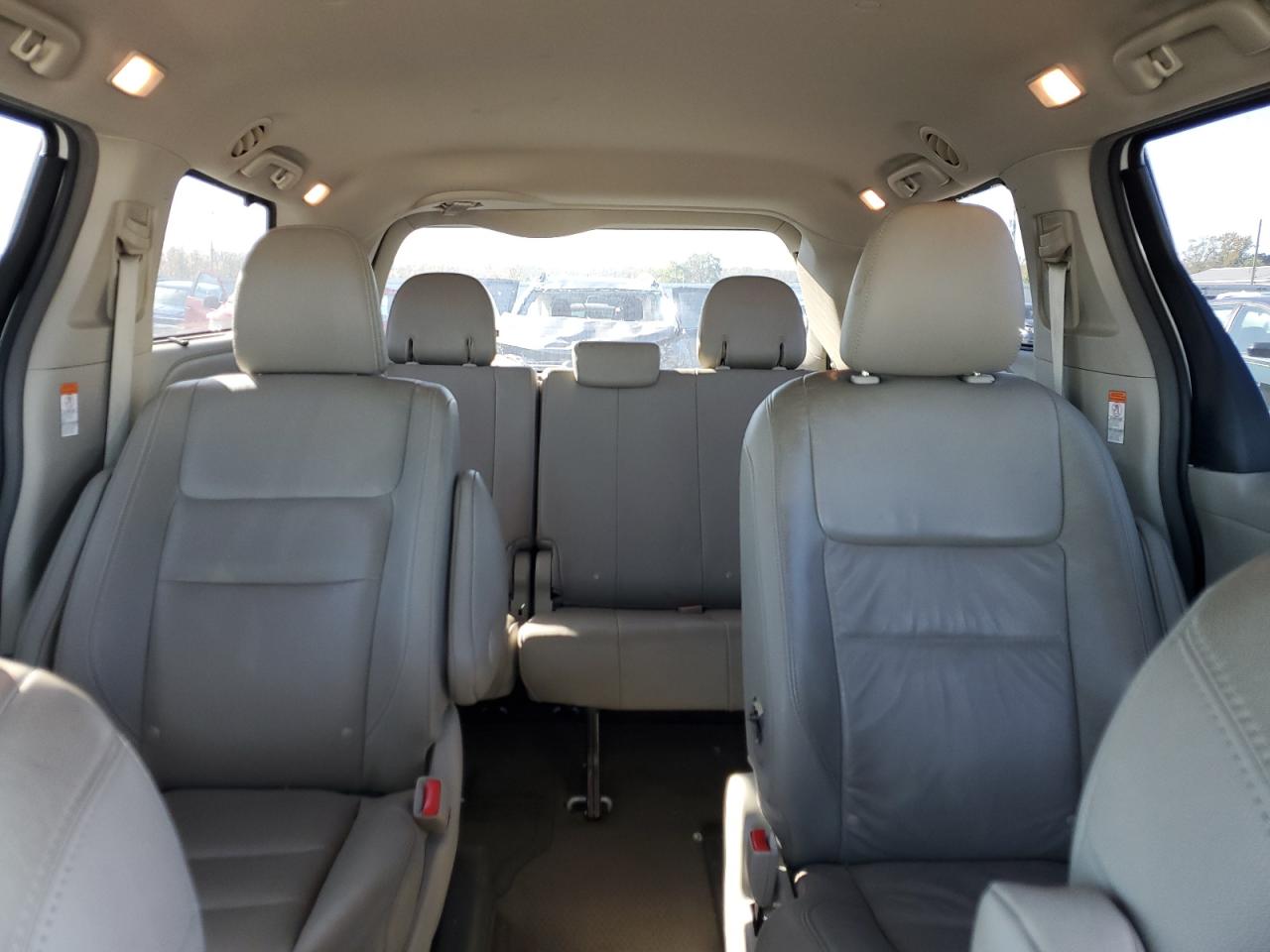 TOYOTA SIENNA XLE