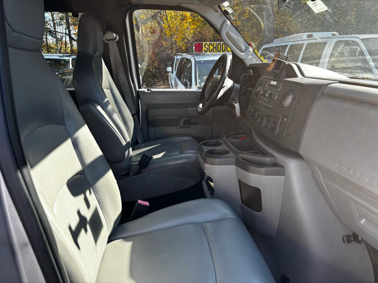 FORD ECONOLINE E250 VAN