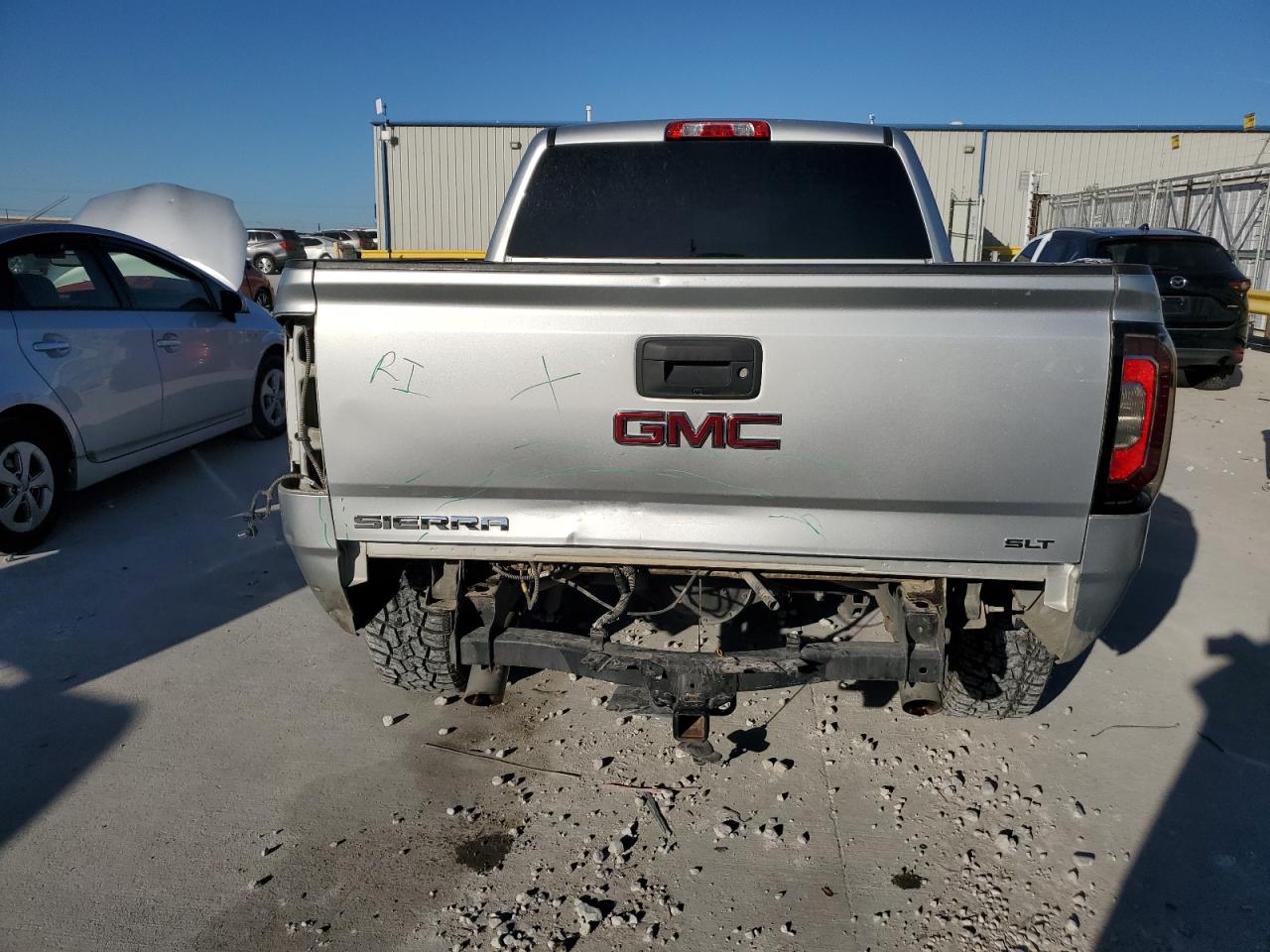 GMC SIERRA C1500 SLT