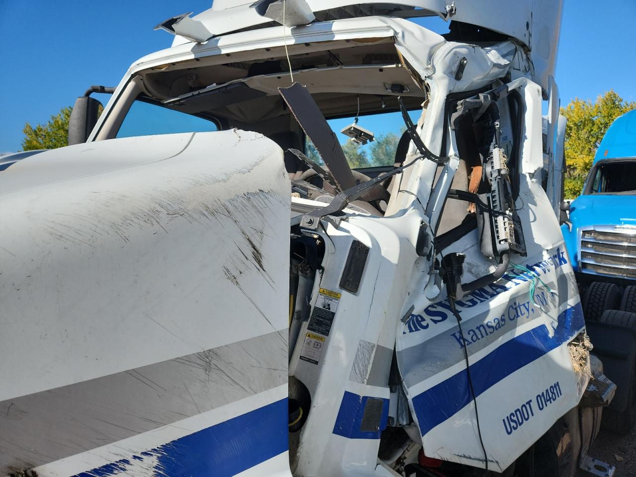 Lot #3302152118 2017 VOLVO VNM