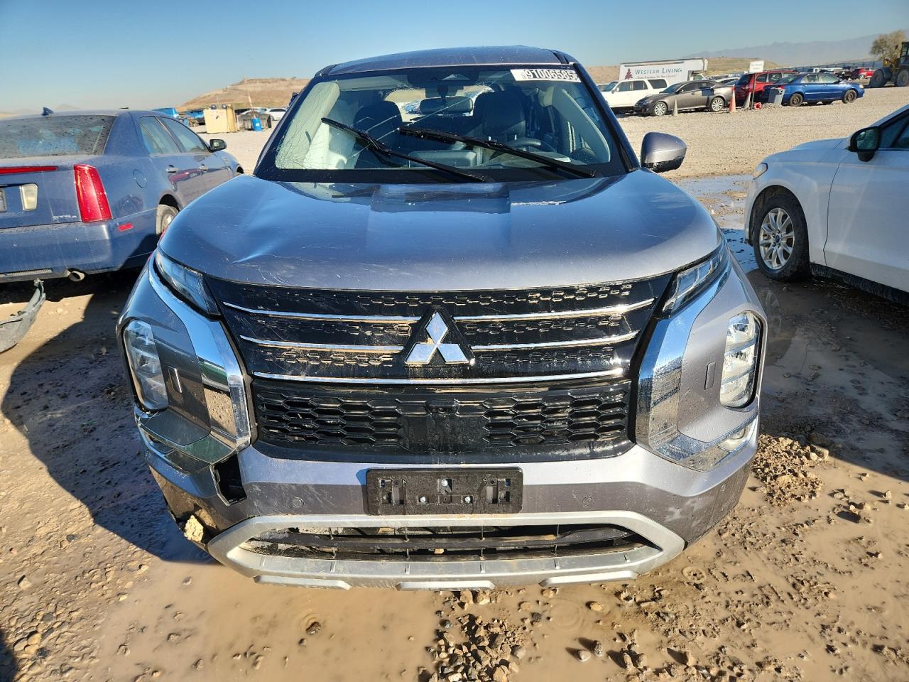 MITSUBISHI OUTLANDER SE