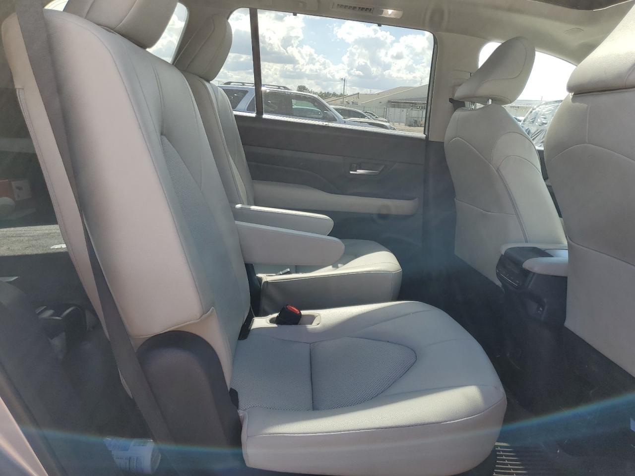 TOYOTA HIGHLANDER XLE