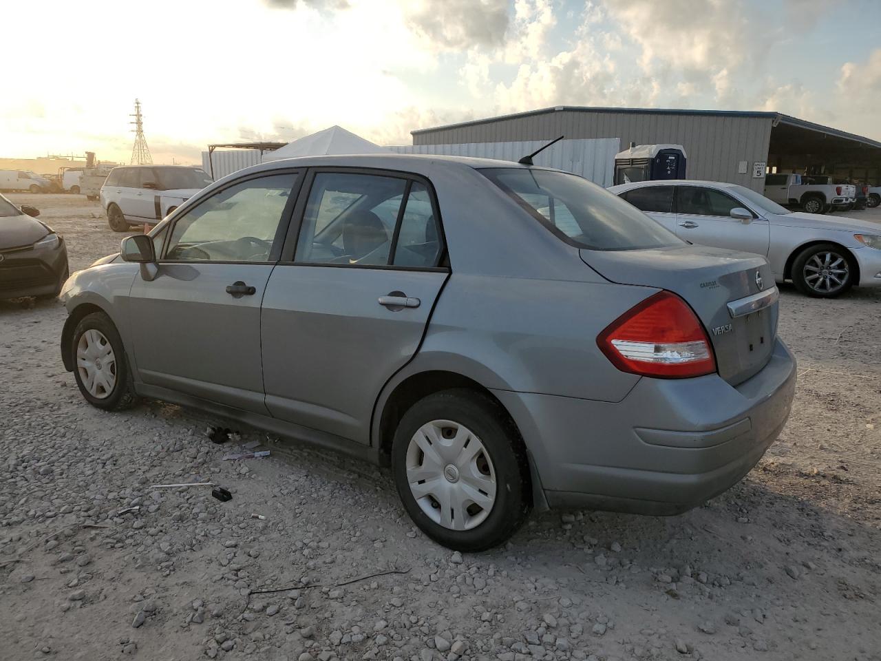 NISSAN VERSA S
