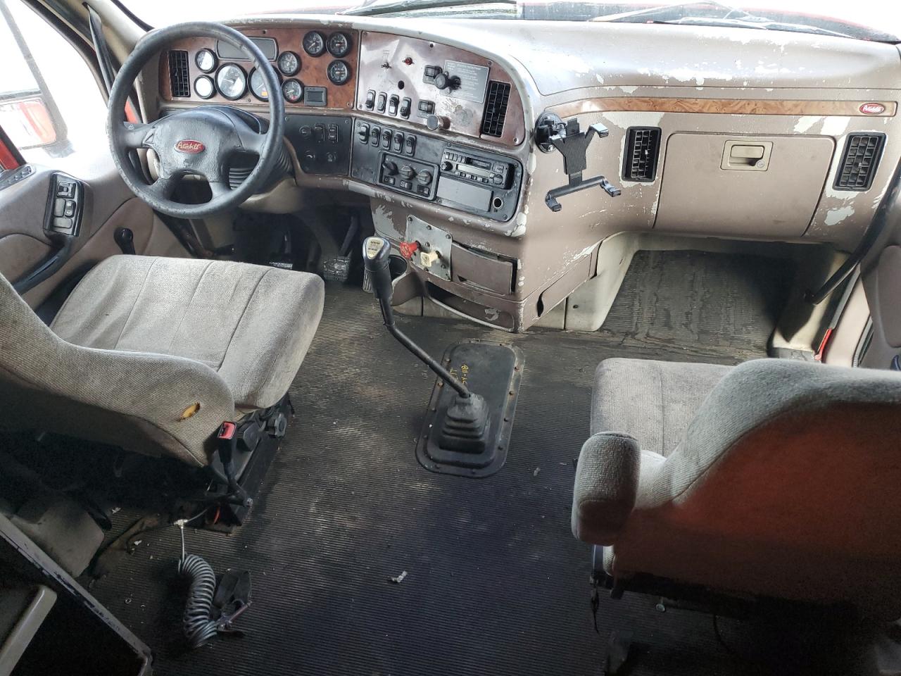 Lot #3261975469 2004 PETERBILT 387