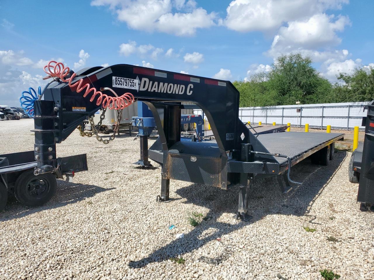 Lot #3268427758 2020 DIAMOND C UNKNOWN