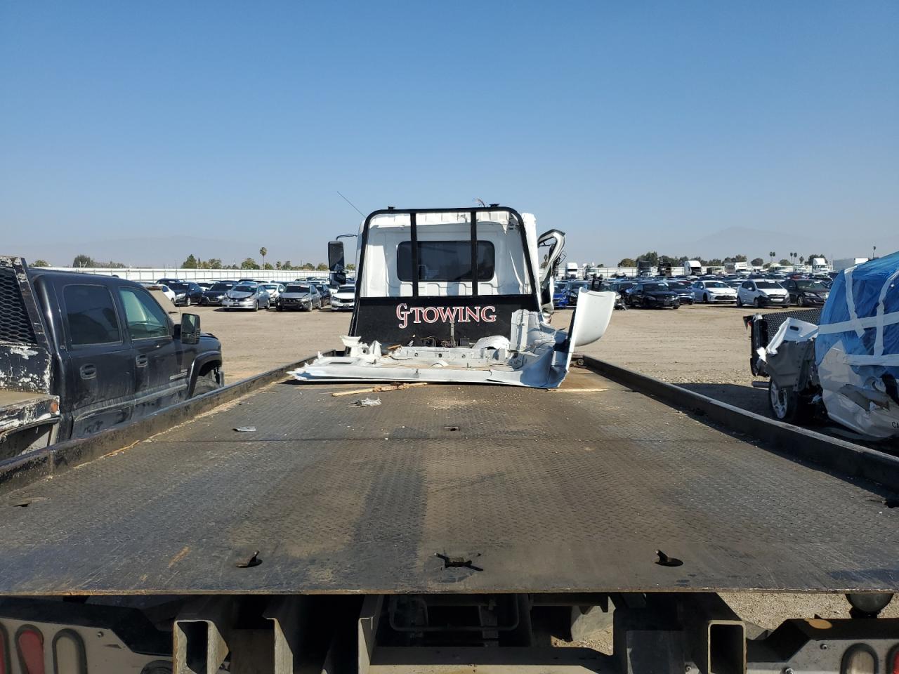 Lot #3298009178 2017 HINO 258/268