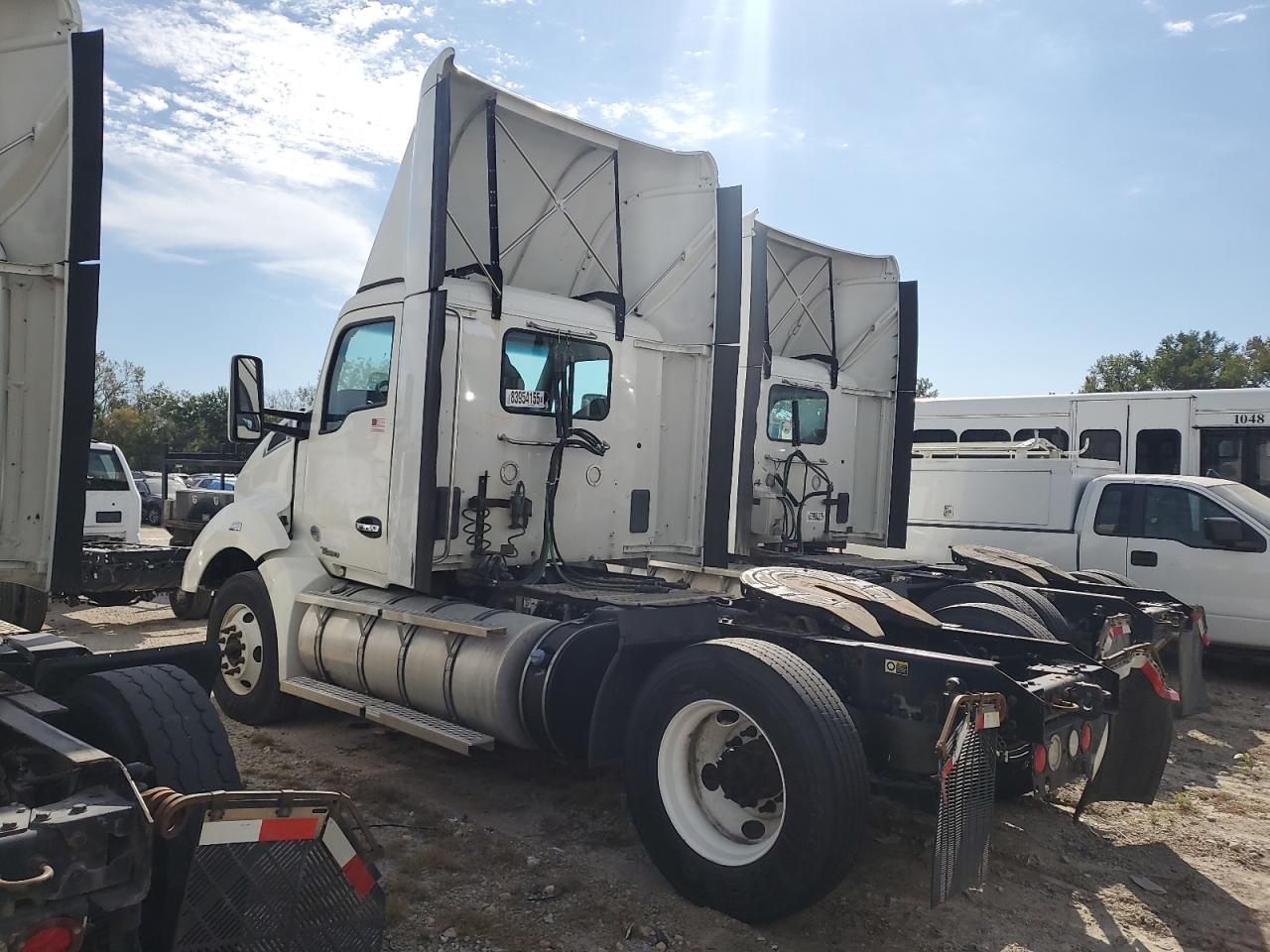 Lot #3265903113 2017 KENWORTH T680