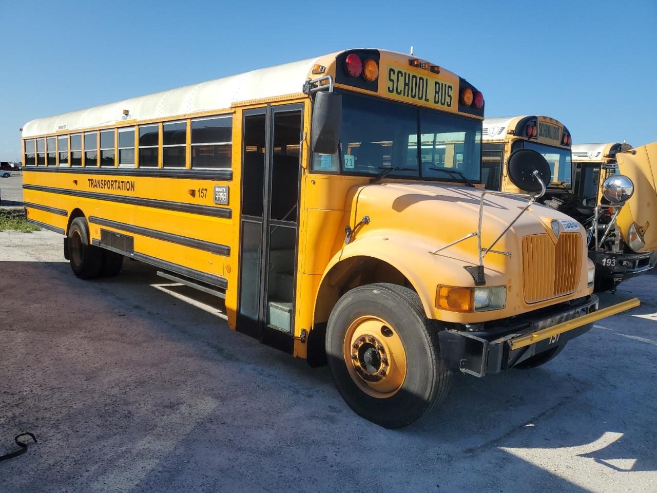 Lot #3273851177 2004 IC CORPORATION CE SERIES SCHOOL