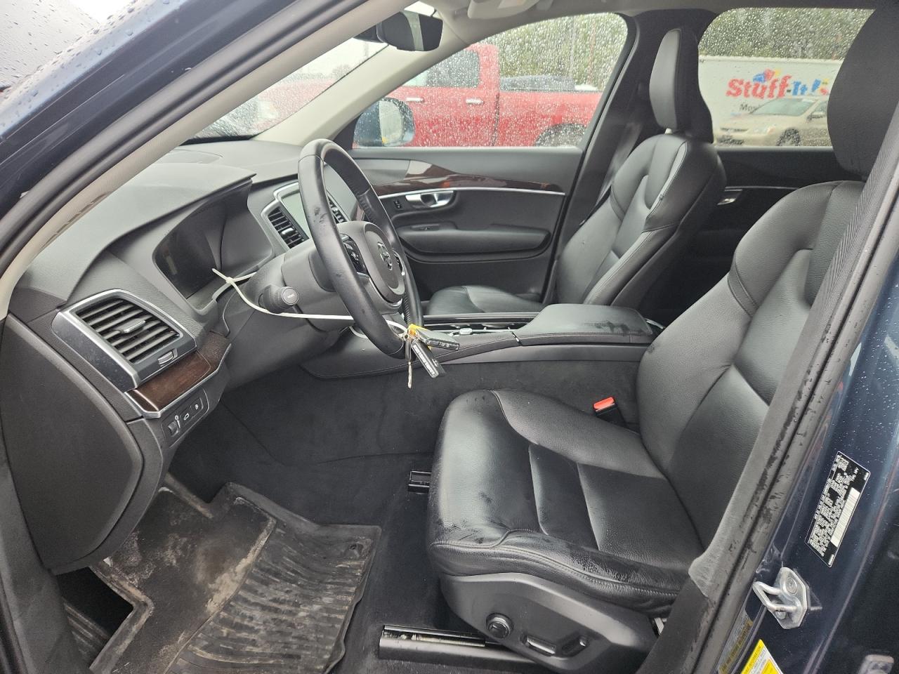 VOLVO XC90 T8 MOMENTUM