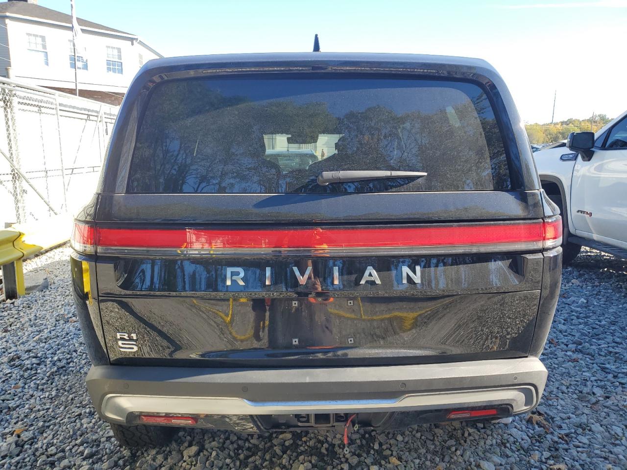 RIVIAN R1S ADVENTURE