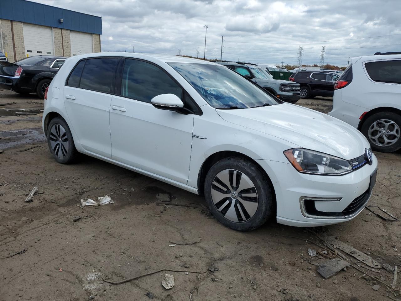 VOLKSWAGEN E-GOLF SE