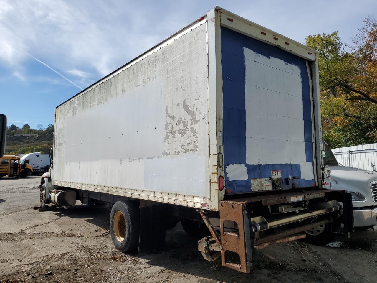 Lot #3280378958 2015 INTERNATIONAL 4000 4300