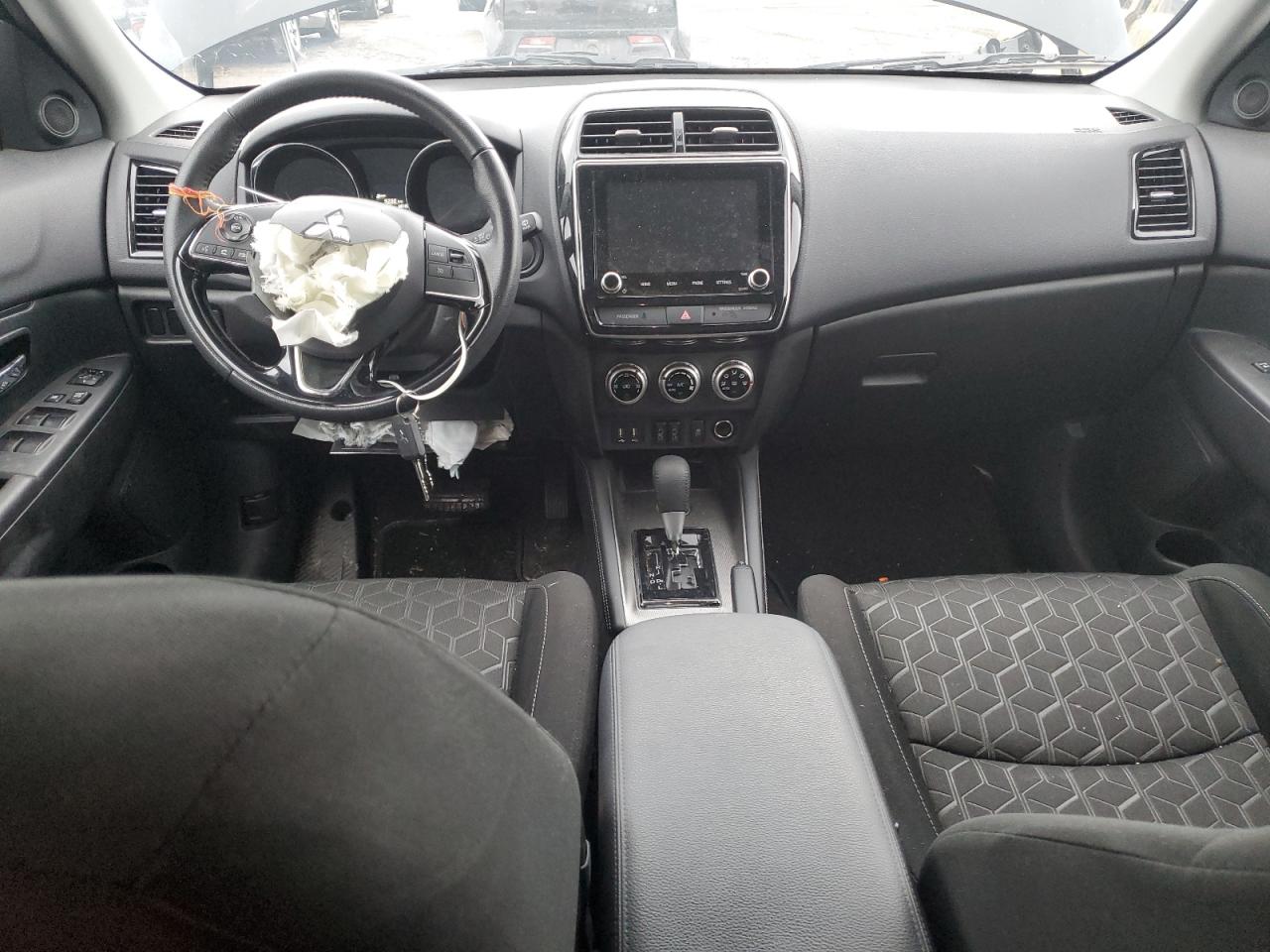 MITSUBISHI OUTLANDER SE