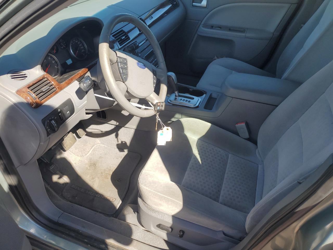 Lot #3298153257 2005 FORD FIVE HUNDR