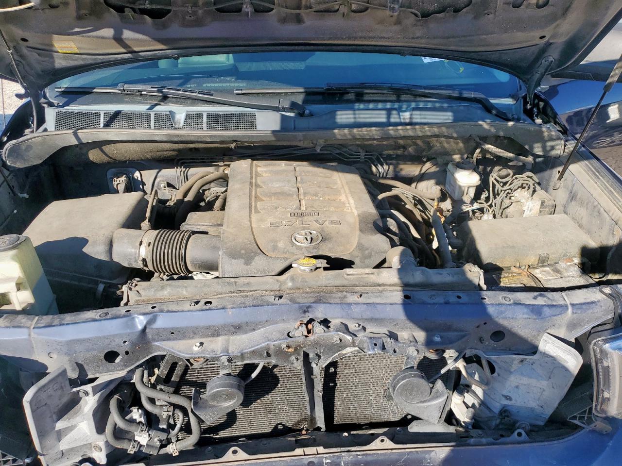 TOYOTA TUNDRA CREWMAX SR5