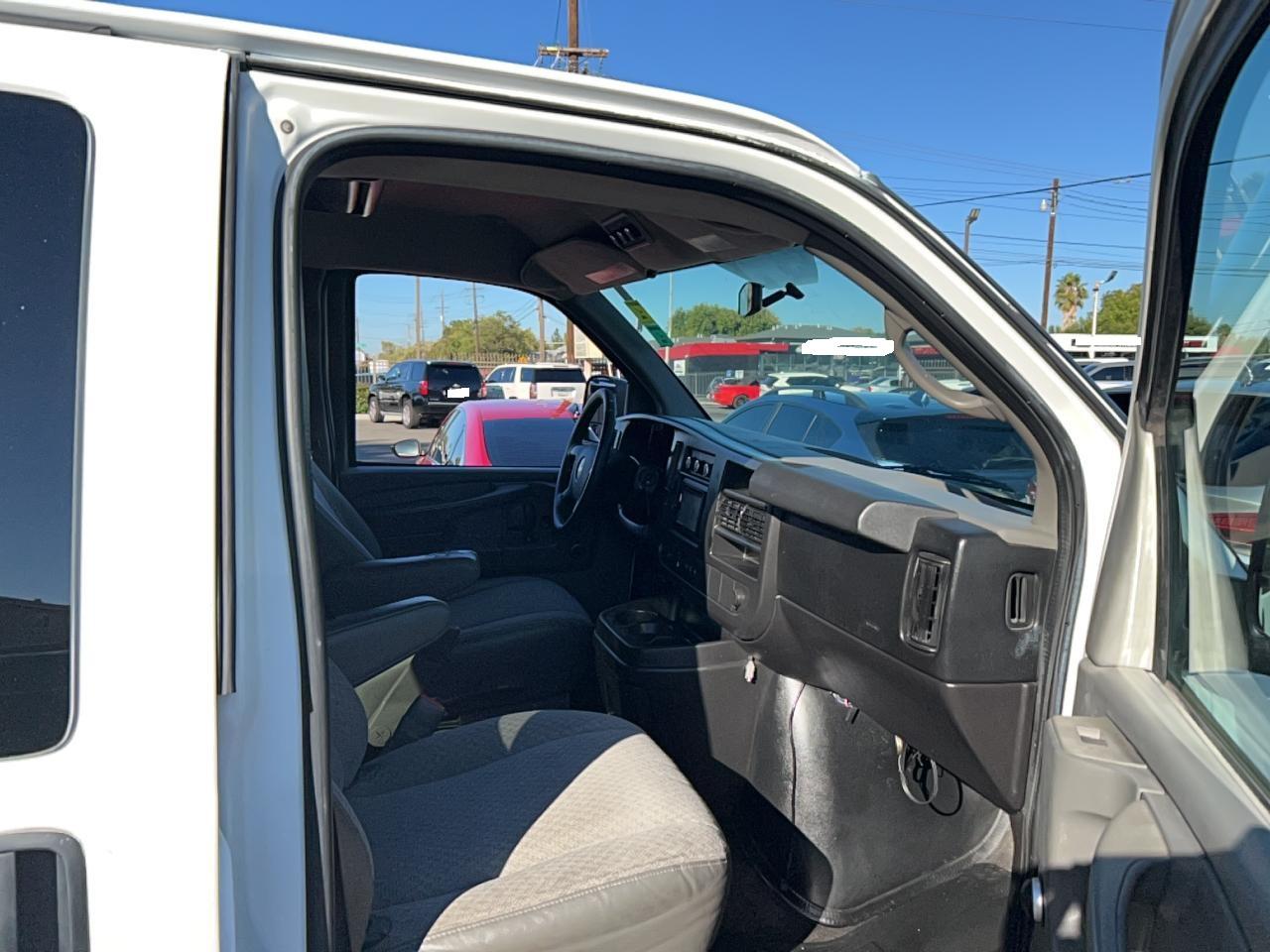 CHEVROLET EXPRESS LT