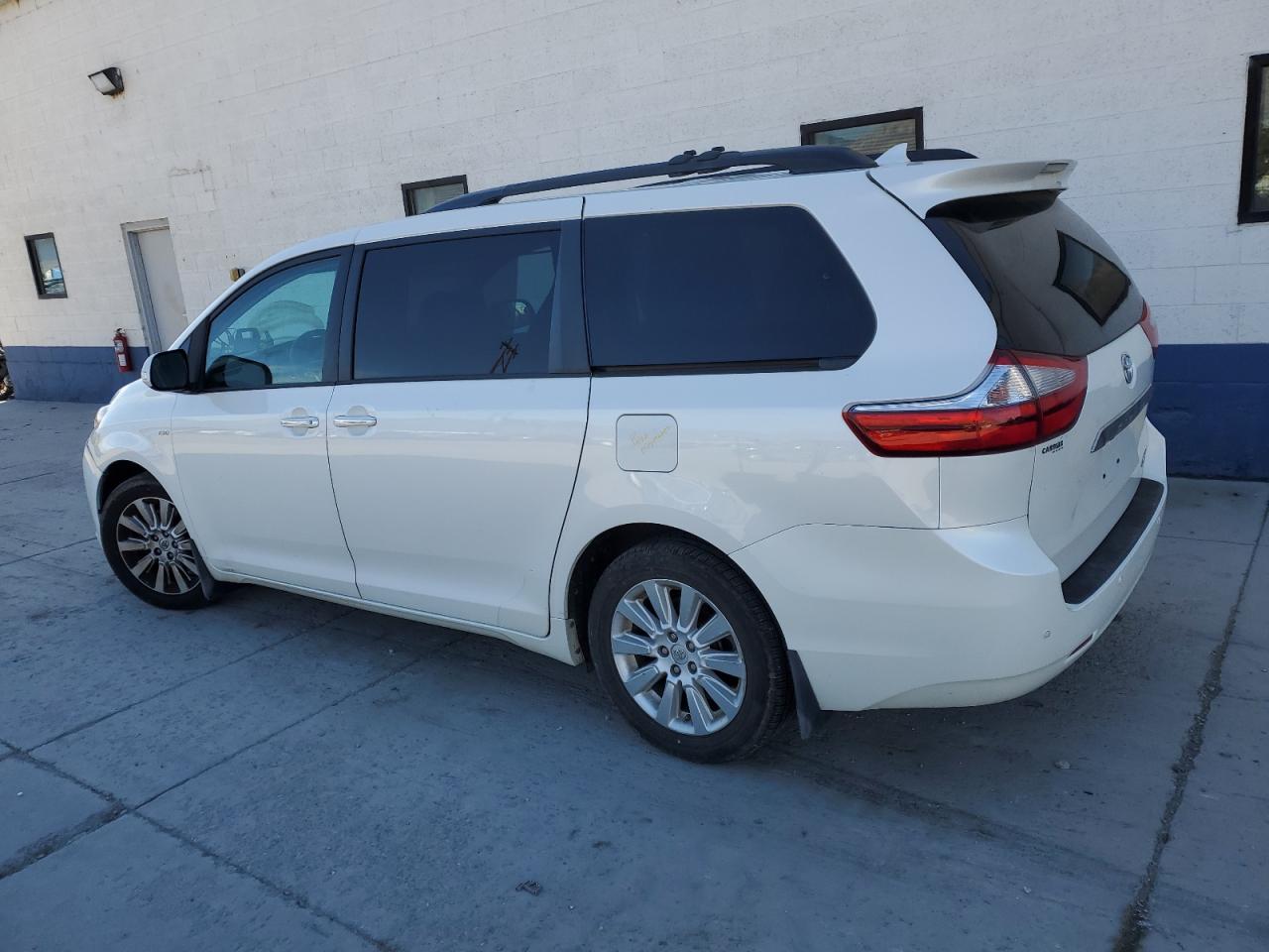 TOYOTA SIENNA XLE